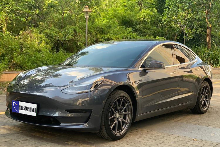 Tesla Model 3 460KM